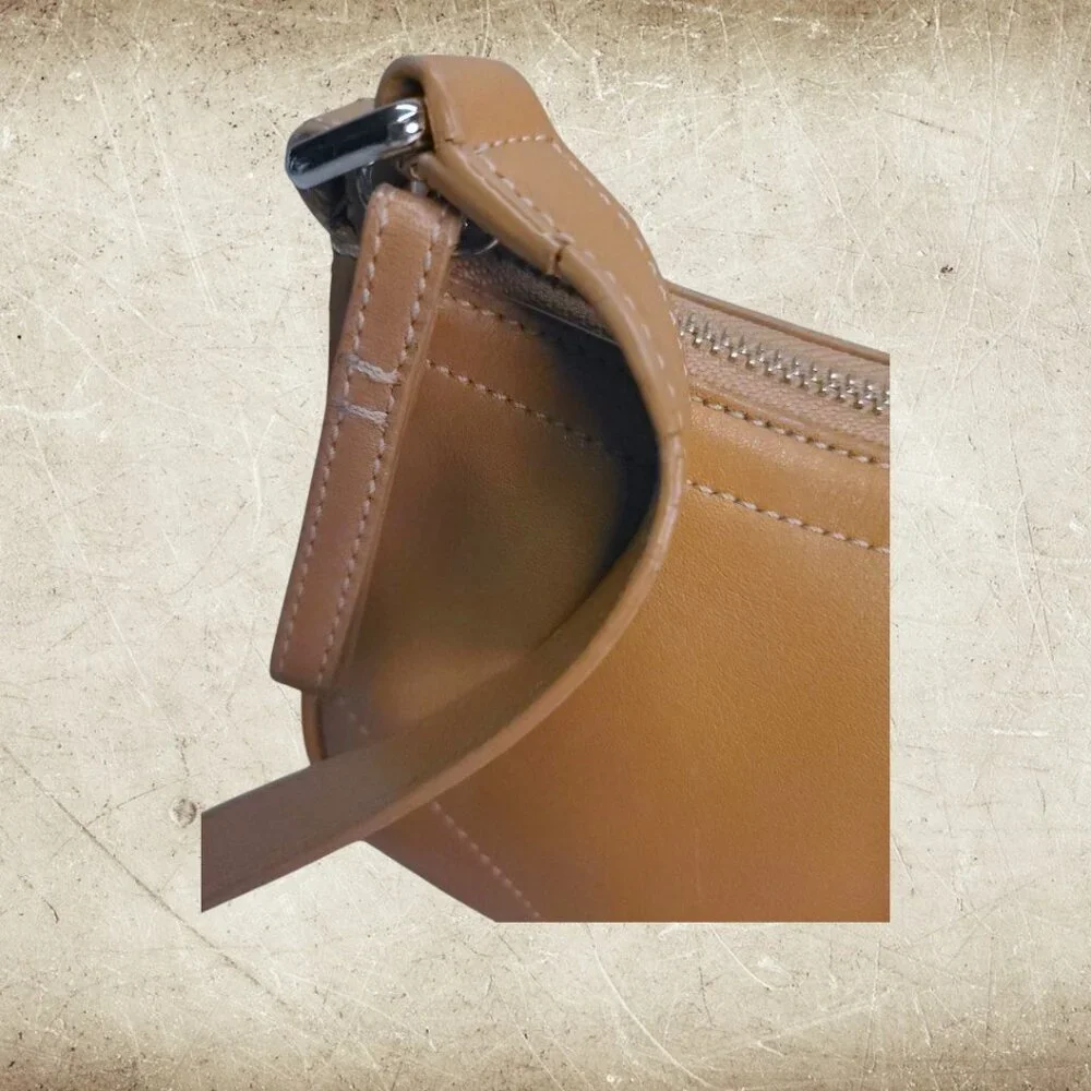 COACH Vintage Hampton Buckle Flap Bag Crossbody in brown/tan - Picture 10 of 11